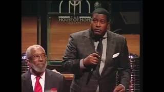 Dr E Dewey Smith Jr sings quotI am Redeemedquot by Jessy Dixon during Communion [upl. by Ahsinev875]